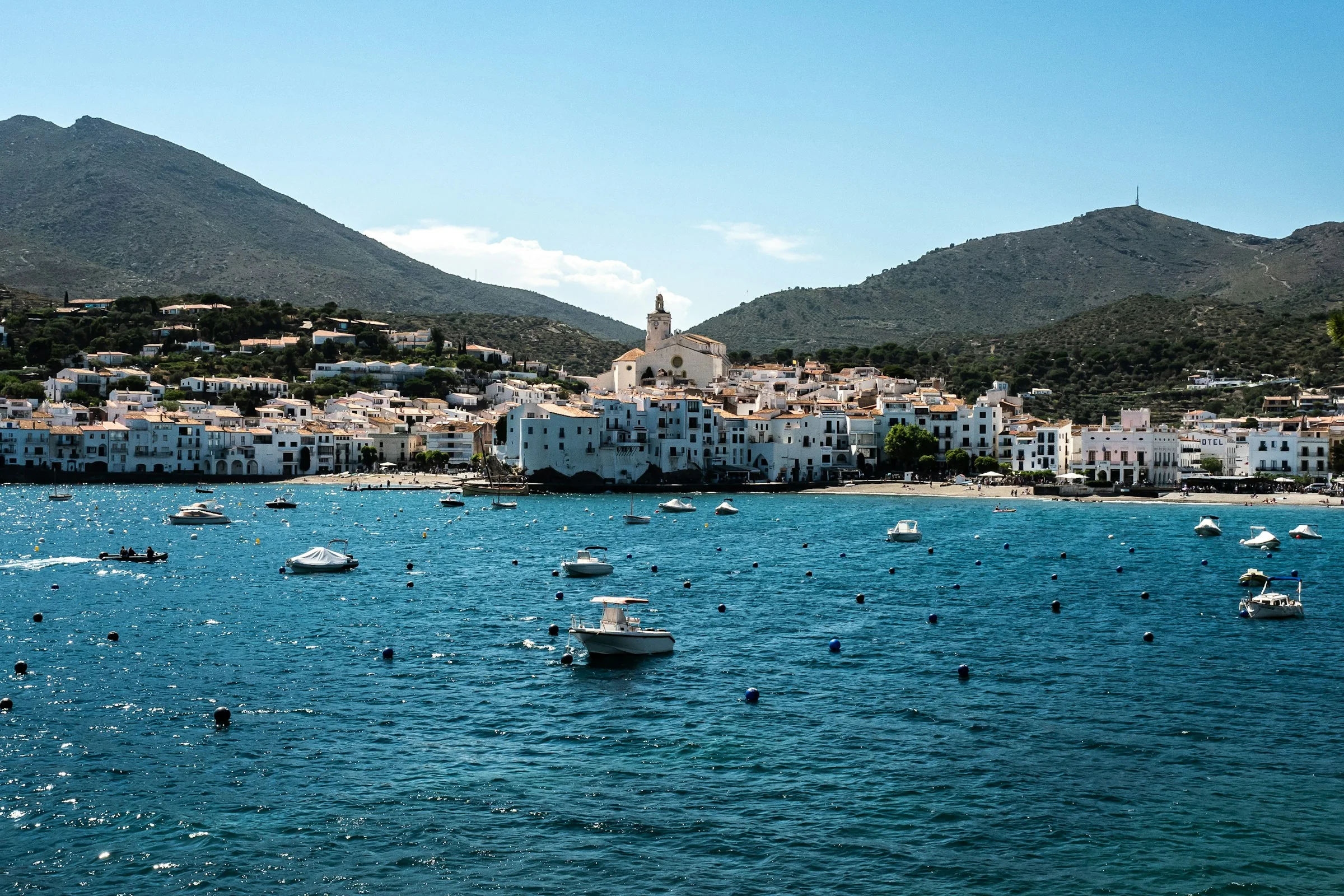 Cadaqués al atardecer sobre el Cap de Creus